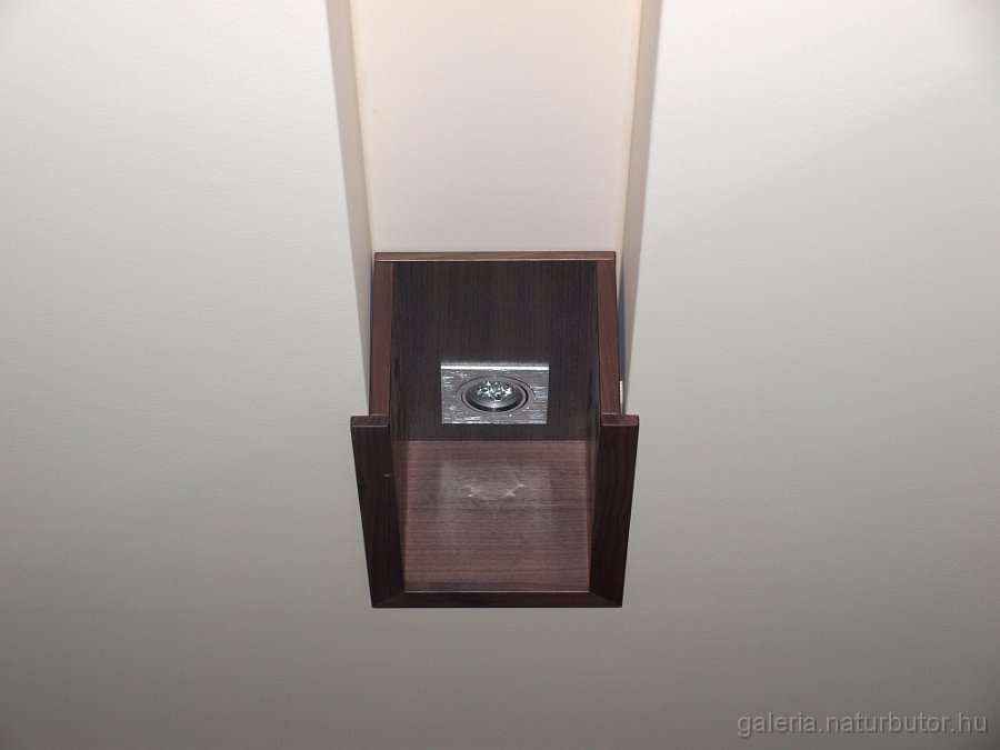 lampaburkolat_E410-2012_c.jpg - L�mpaburkolat (E410-2012/C)