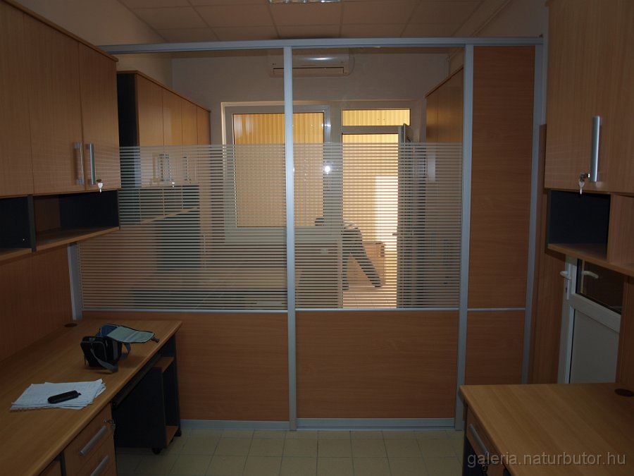 pekuzem-iroda-110324-01.jpg - T�relv�laszt� (110324-1)