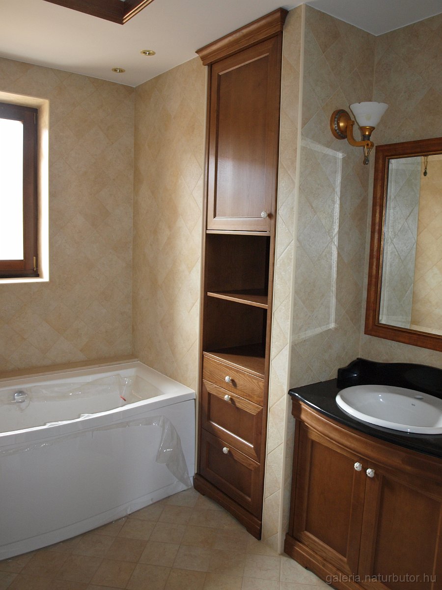 beepitett-furdoszobaszekreny-110504.jpg - Be�p�tett f�rd�szobaszekr�ny (110504)