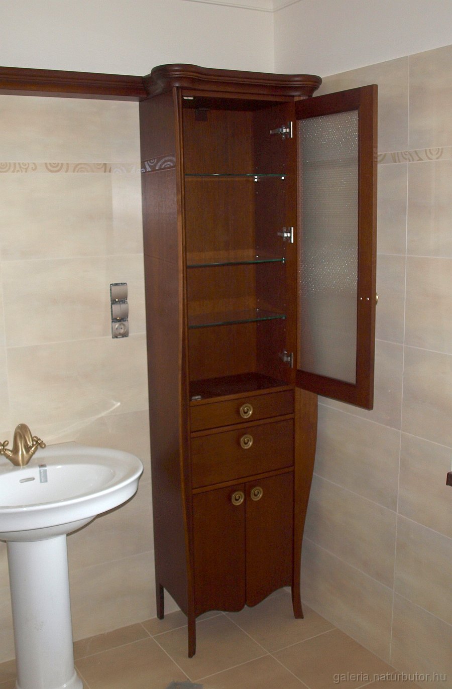 egyedi_furdoszabaszekreny_gysz141069.JPG - Egyedi f�rd�szobaszekr�ny (gysz141069)