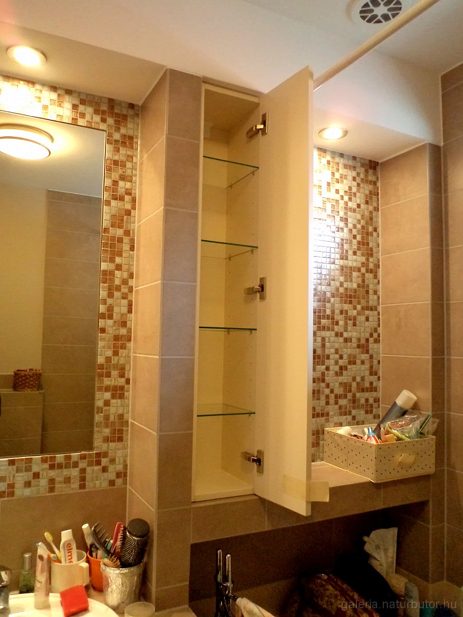 faliszekreny-110402.jpg - Faliszekr�ny (110402)