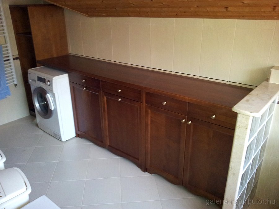 furdoszobaszekreny-120326-2-helyszinen.jpg - F�rd�szobaszekr�ny (120326)
