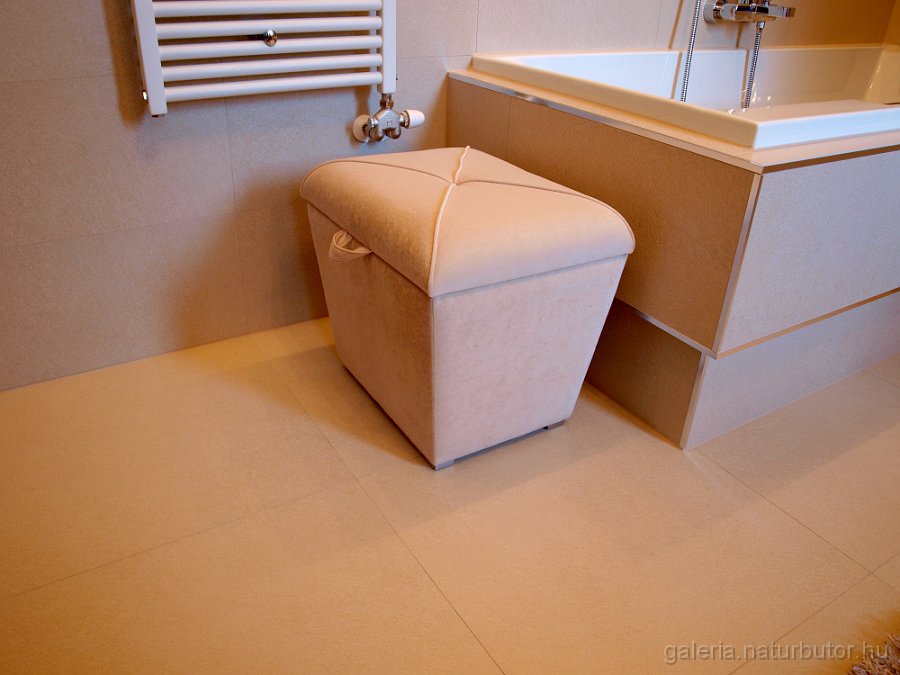 puff-karpitozott-120227.jpg - Puff - k�rpitozott (120227)