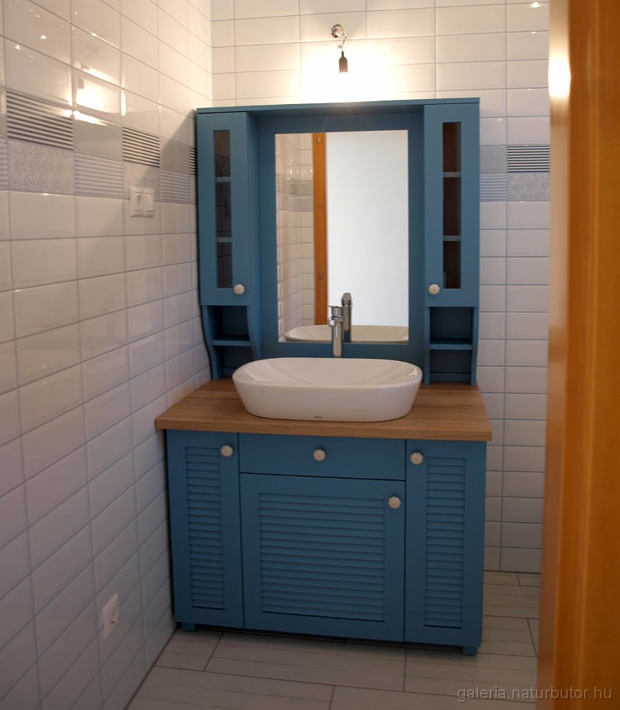 furdoszobaszekreny_tukorrel_festett_vre545-19.JPG - Mosd�szekr�ny - t�k�rrel, festett (VRE545/19)