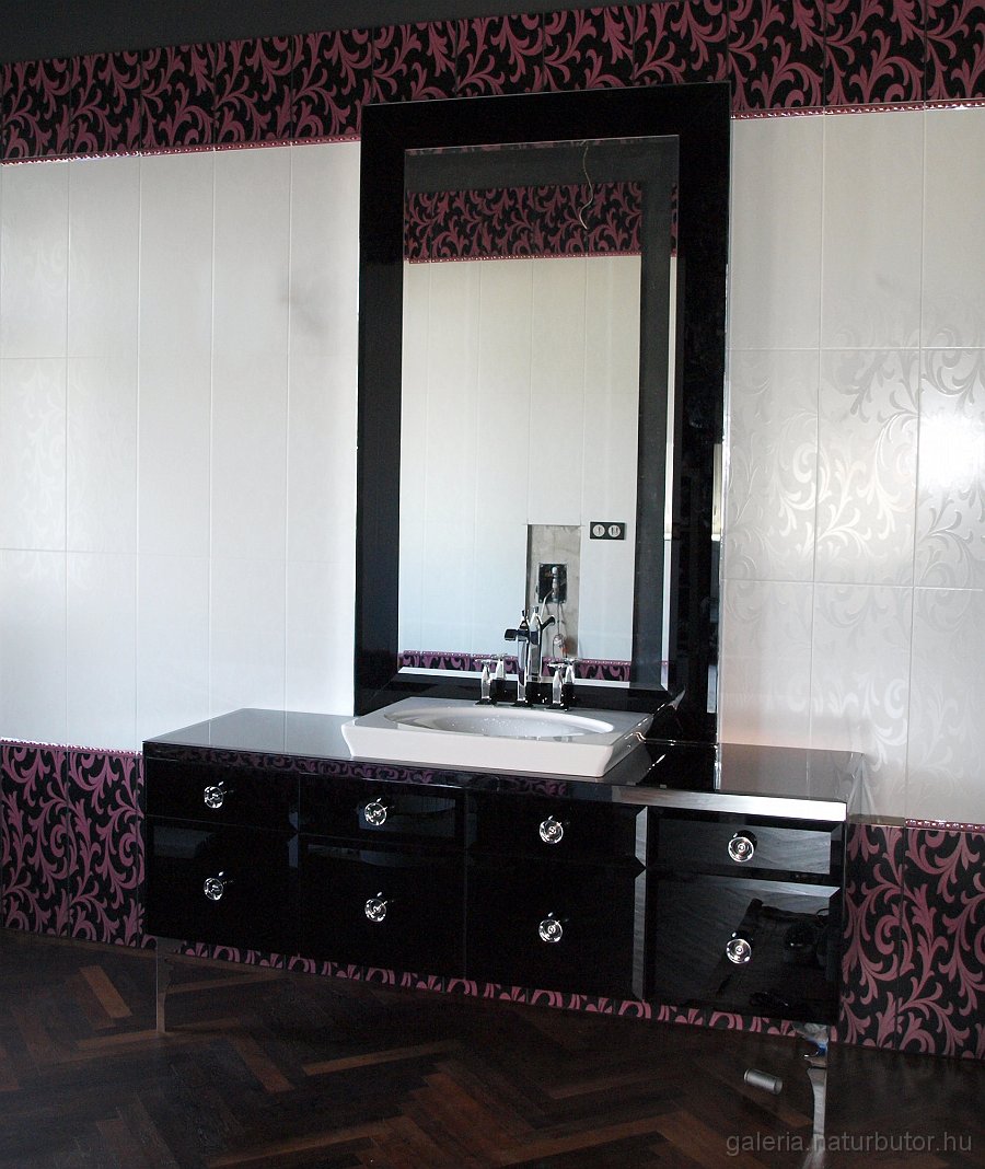 mosdoszekreny-110324.JPG - Mosd�szekr�ny (110324)