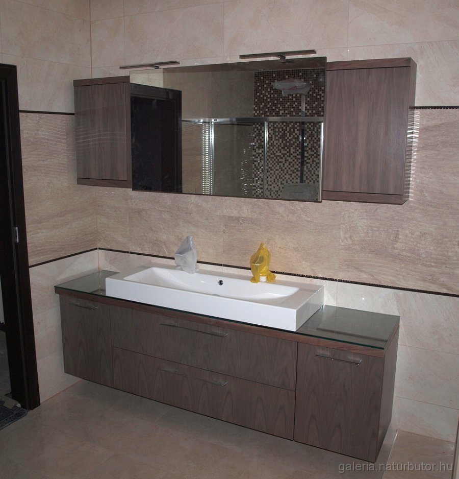 mosdoszekreny_gysz122019.jpg - Mosd�szekr�ny (gysz122019)