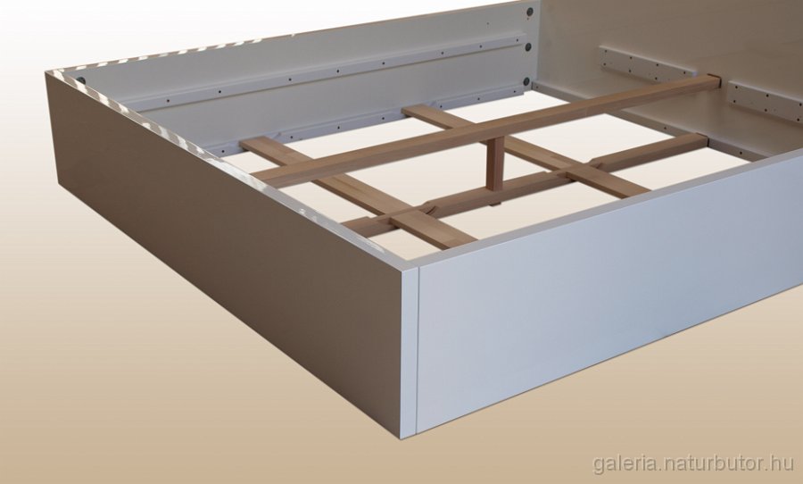 7EGYEDI_agykeret_magasfenyu_feher_festes_labveg.jpg - Egyedi �gykeret - magasf�ny� feh�r fest�s, l�bv�g