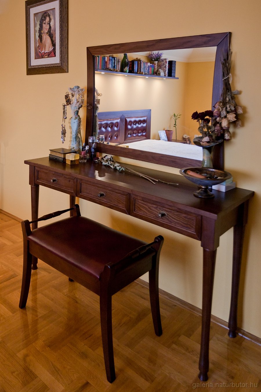 fesulkodoasztal-101104-1.jpg - F�s�lk�d�asztal (gysz81816)