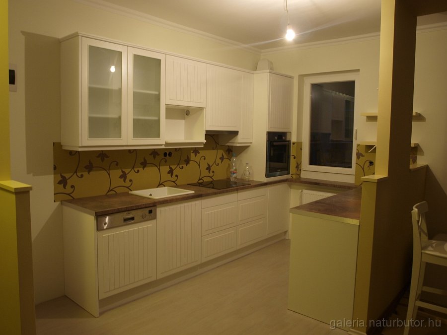 Mediterran-6-selyemfenyu-feher-festett.jpg - Mediterr�n (6) - selyemf�ny�, feh�r, festet