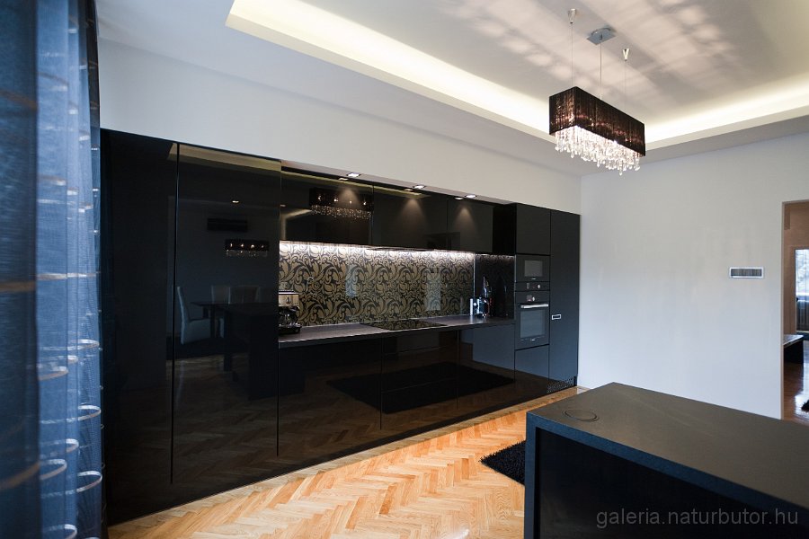 Minimal-1-magasfenyu-fekete-bal-oldali-nezet.jpg - Minimal (1) - magasf�ny� fekete, bal oldali n�zet