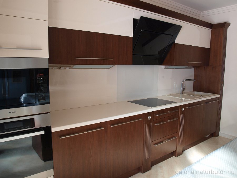 Modern-4-magasfenyu-festett-dio-furnerozott-bal-oldali-nezet.JPG - Modern (4) - magasf�ny� festett, di� furn�rozott, bal oldali n�zet