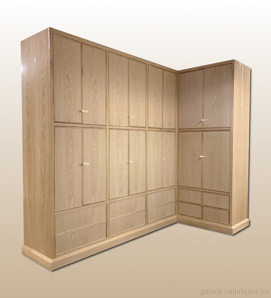 beep_l-gardrod_szekreny_LD_ULL_2024.jpg - Be�p�tett L-alak� gardr�b szerk�ny, m�helyk�p (LduLL2024)