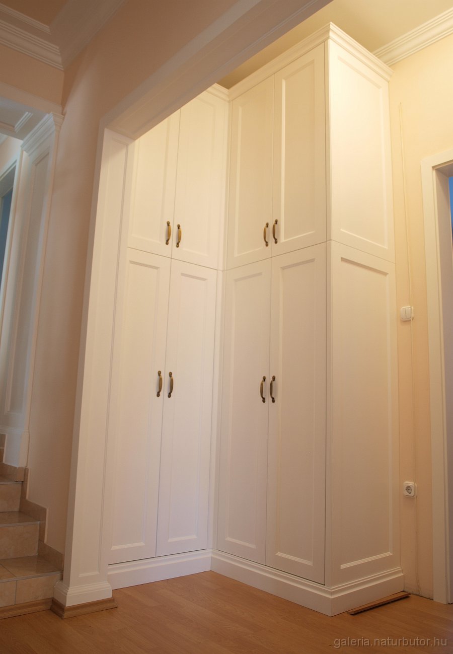 egyedi_beepitett_eloszobaszekreny_006.jpg - Be�p�tett szekr�ny (9)