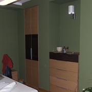 egyedi_beepitett_haloszoba_szekreny_001