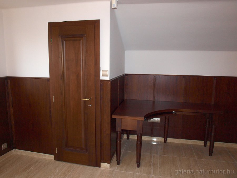 irodabutor-diofabol-111029-02.jpg - Irodab�tor - di�f�b�l (111029-2)