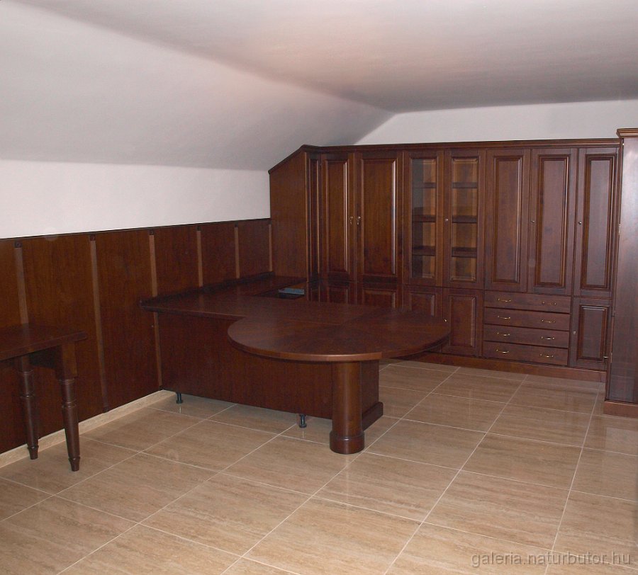 irodabutor-diofabol-111029-03.jpg - Irodab�tor - di�f�b�l (111029-3)