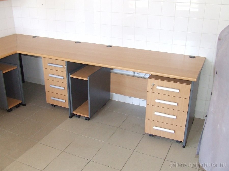 pekuzem-iroda-100605-04.jpg - P�k�zem iroda (100605-4)