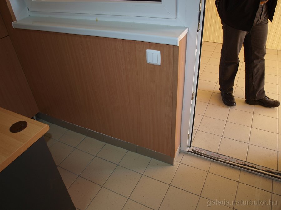 pekuzem-iroda-110324-03.jpg - P�k�zem iroda (110324-3)