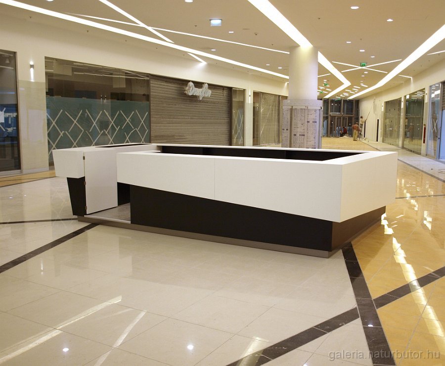 plaza-informacios-pult-101026-2.jpg - Pl�za inform�ci�s pult (101026-2)