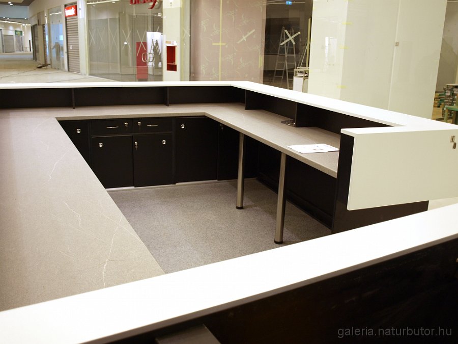 plaza-informacios-pult-101026-3.jpg - Pl�za inform�ci�s pult (101026-3)